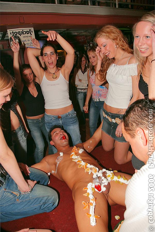 16P :: PARTY HARDCORE :: Horny chicks get screwd hard in the disco club