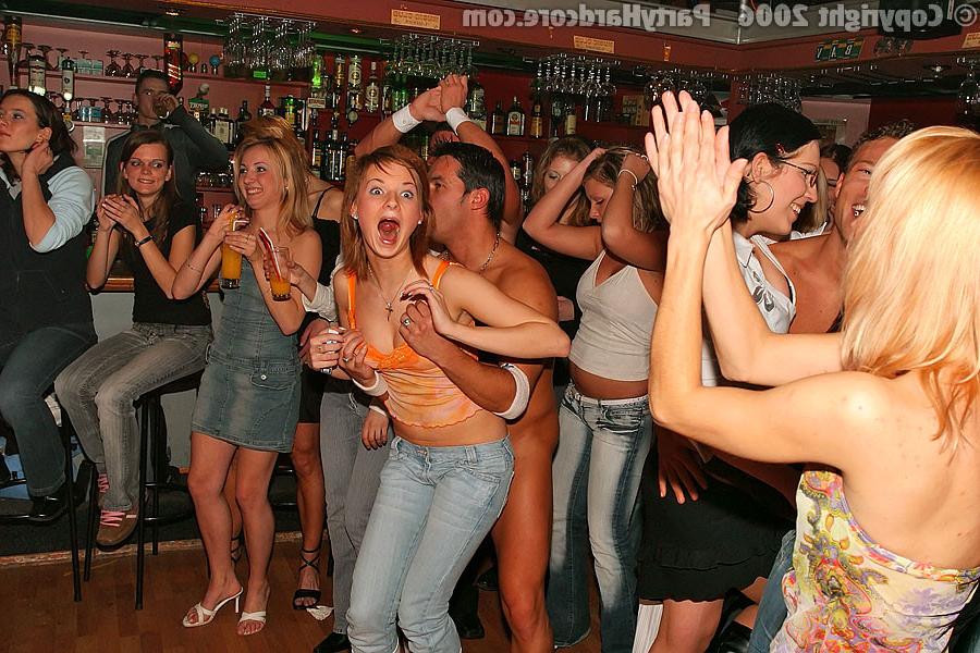 16P :: PARTY HARDCORE :: Party girls kissing and licking hard strangers dick