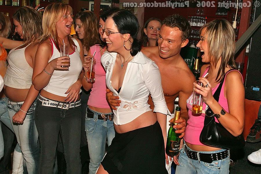 16P :: PARTY HARDCORE :: Party girls kissing and licking hard strangers dick