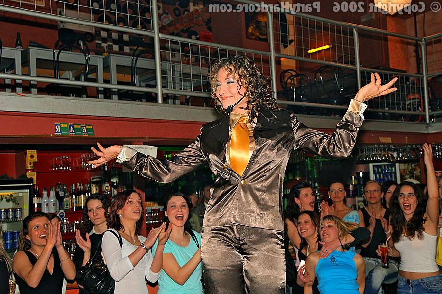 16P :: PARTY HARDCORE :: Hot bodied stranger seducing party girls in disco club