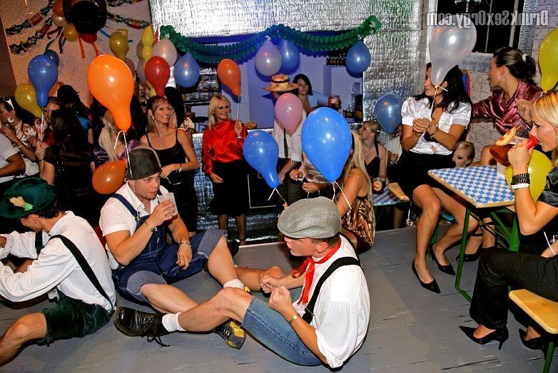 19P Dudes bang eurosluts at oktoberfest