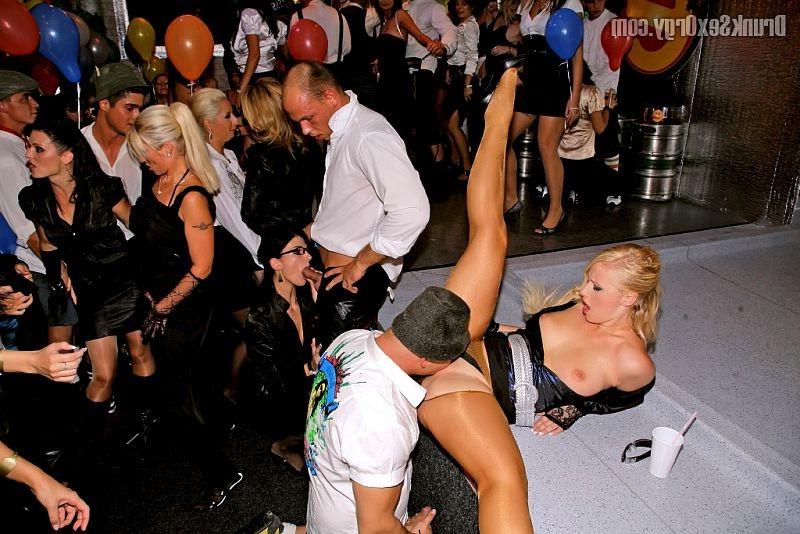 19P Dudes bang eurosluts at oktoberfest