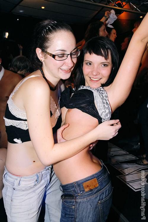 16P Drunk girls orgy sex party