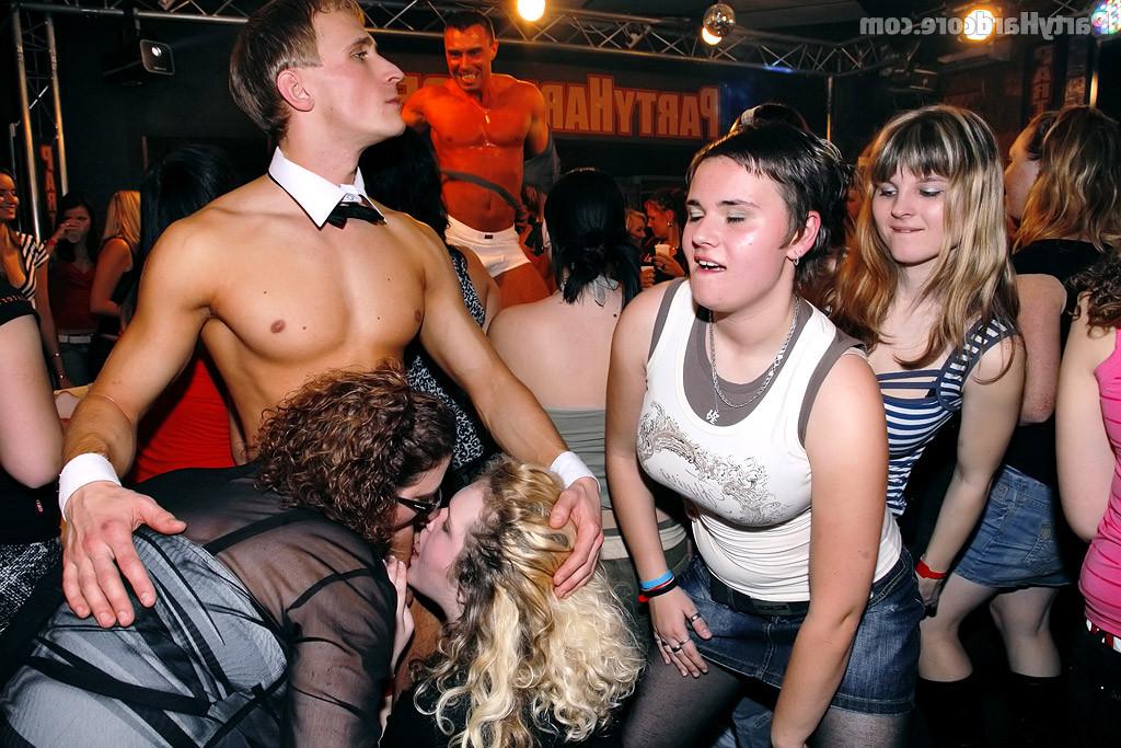 11P Party girls club hoppin having sex