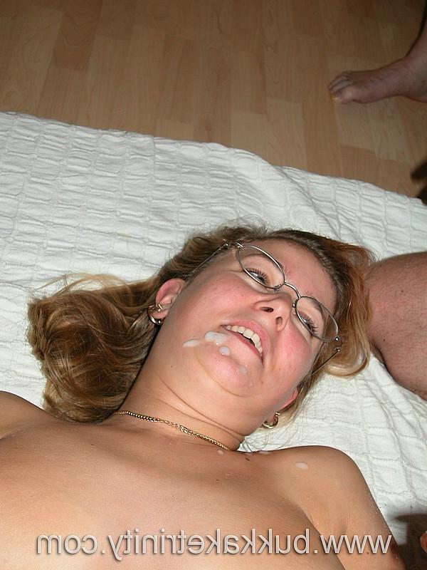 18P Naughty housewife shares cocks with friends