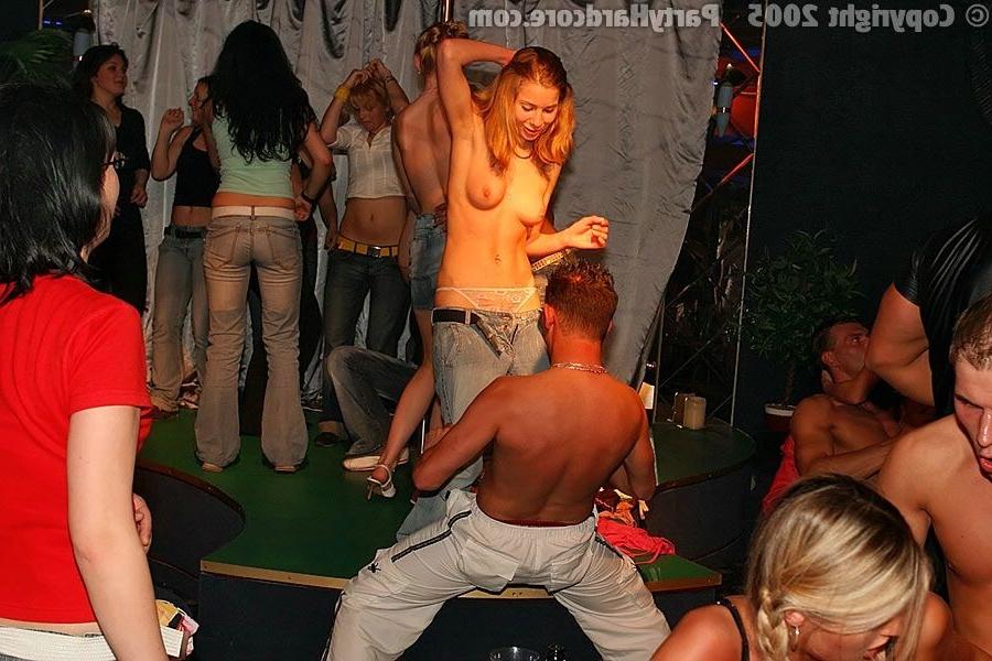 16P drunk amateurs orgy in club