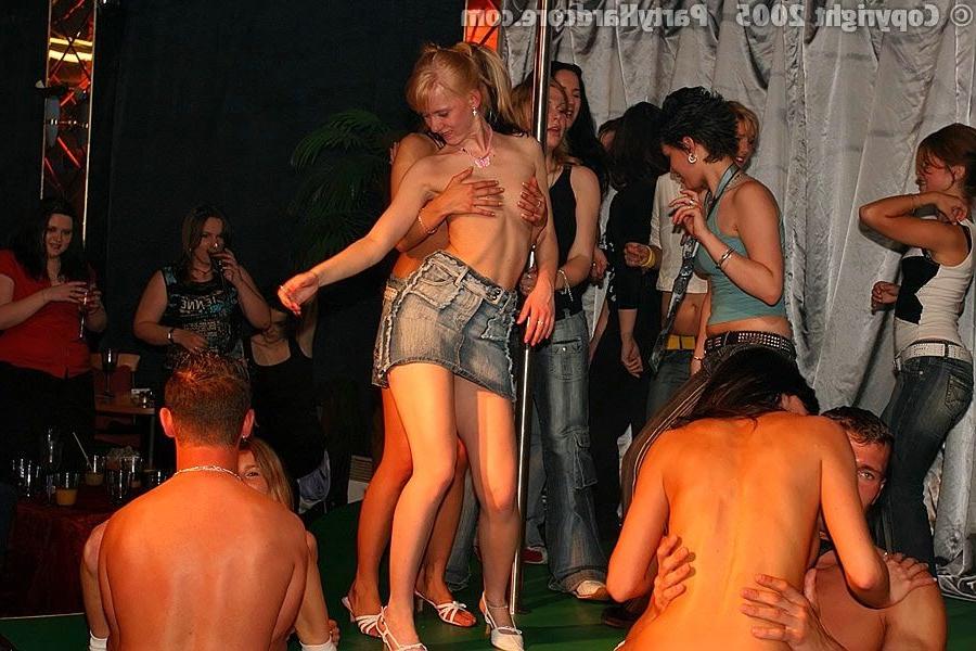 16P drunk amateurs orgy in club