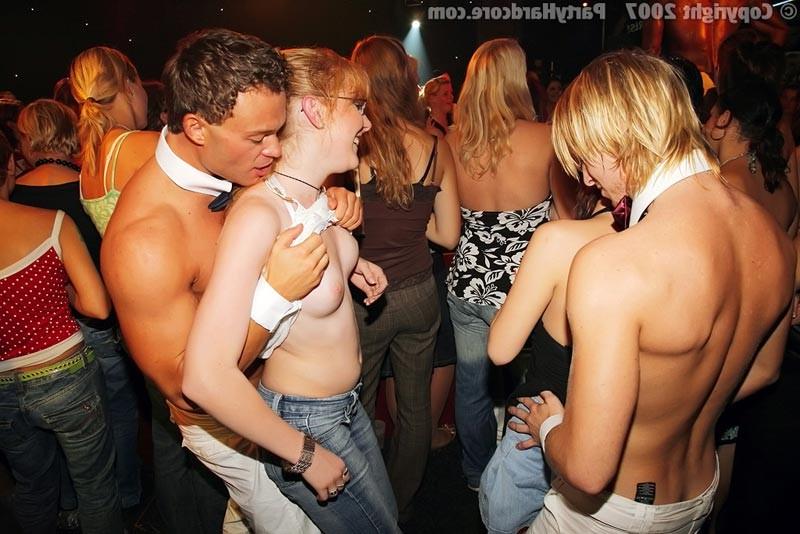 15P Drunk sluts club party