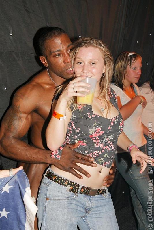 15P Amateur fucking hard on the floor of an orgy sex party club