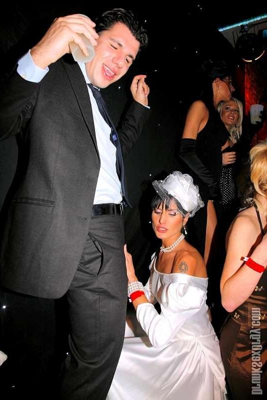 20P Fresh new brides turn a wedding into a wild uninhibited sex orgy