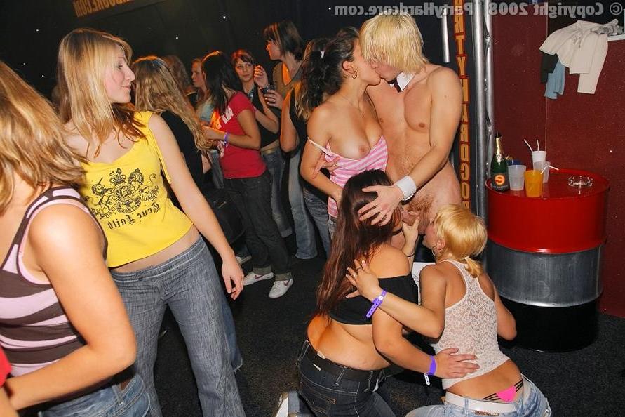 19P Ordinary but cock hungry babes at the club suck strippers