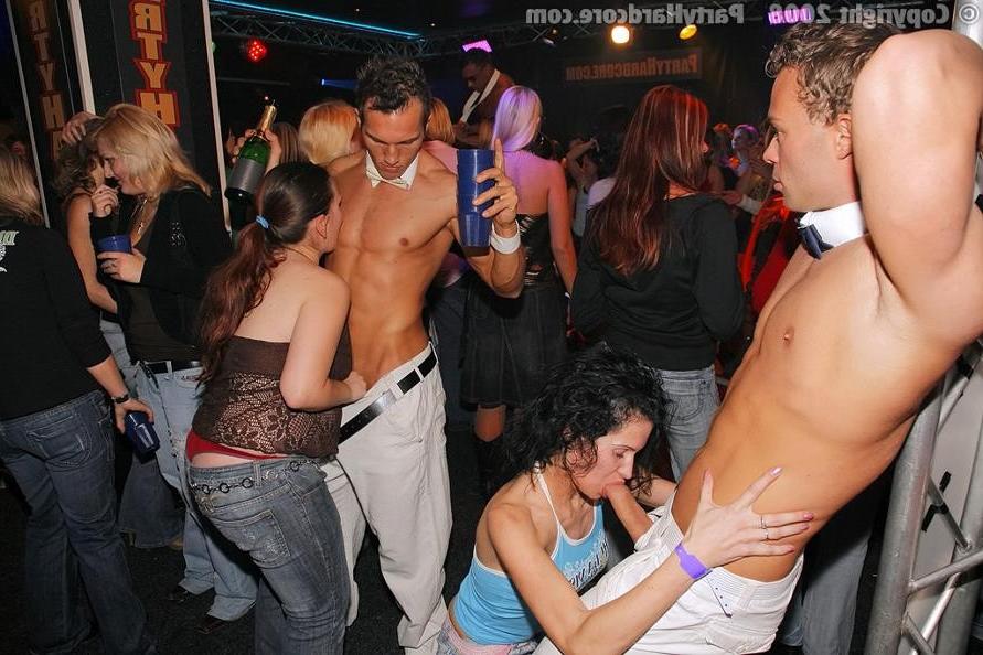 19P Ordinary but cock hungry babes at the club suck strippers