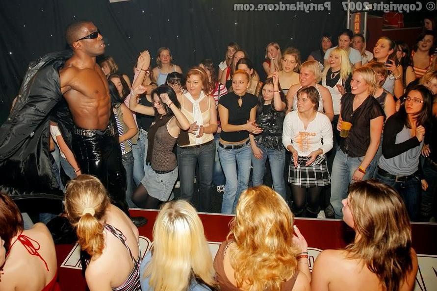 19P First time orgy babes sucking off well hung male strippers