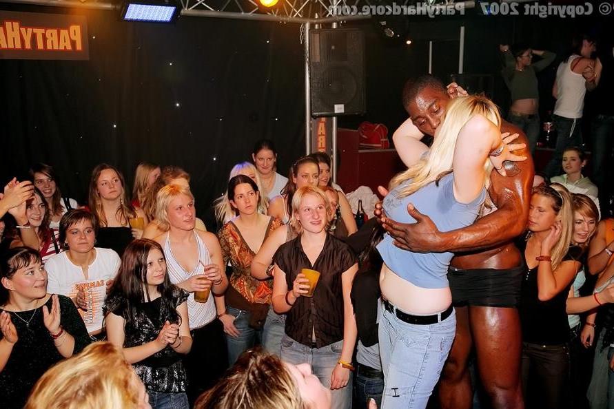 19P First time orgy babes sucking off well hung male strippers