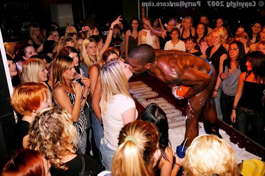 19P First time orgy babes sucking off well hung male strippers