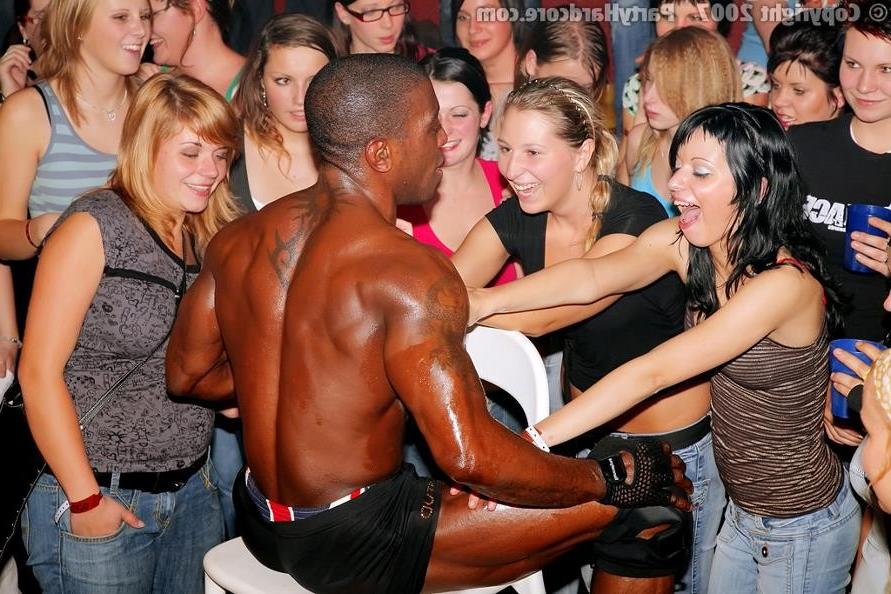 19P First time orgy babes sucking off well hung male strippers