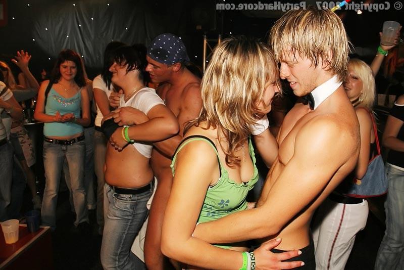 15P Horny amateur babes groupsex at an underground night club