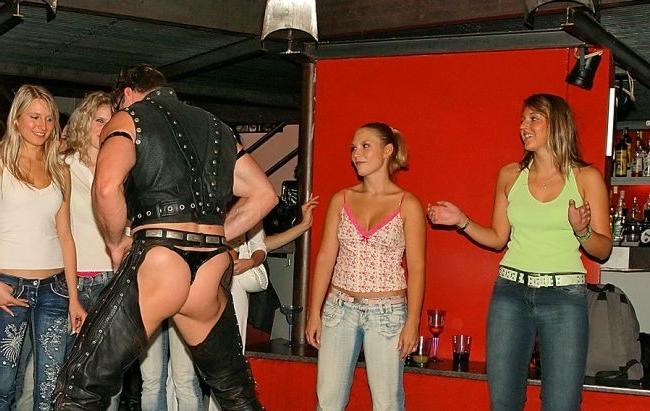 19P wild drunk teens suck cock in crowded club