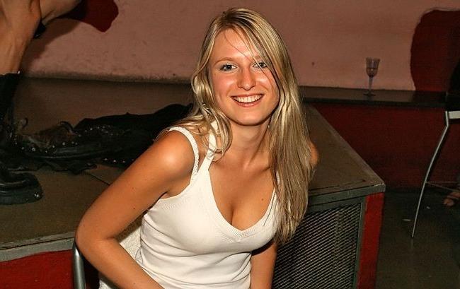 19P wild drunk teens suck cock in crowded club