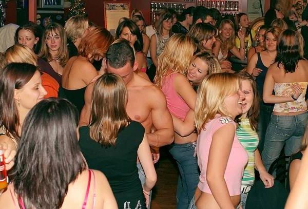 18P slutty drunk teens go mad in public nightclub