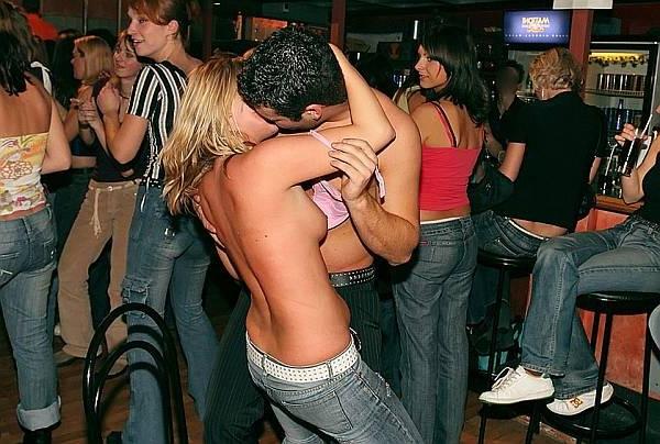 18P slutty drunk teens go mad in public nightclub