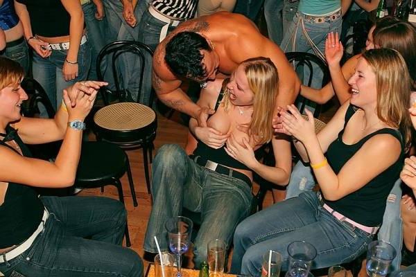 18P slutty drunk teens go mad in public nightclub