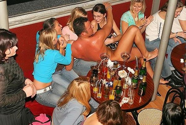 18P drunk slutty teens have a fuck bonanza in nightclub