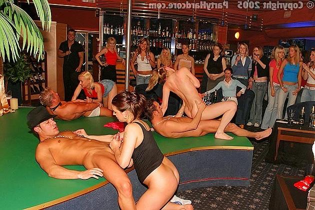 16P Wild teen girls doing strangers at club
