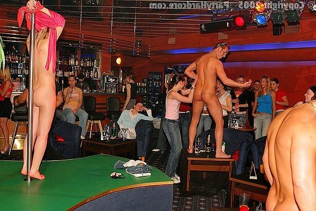 16P Wild teen girls doing strangers at club