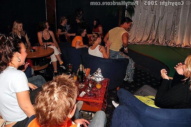 16P Wild girls doing strangers at nightclub