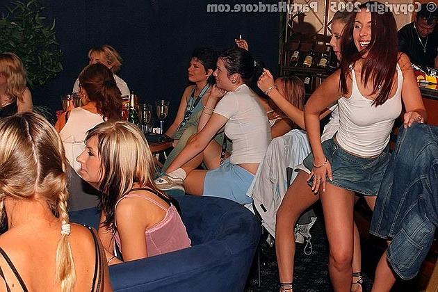 16P Wild girls doing strangers at nightclub