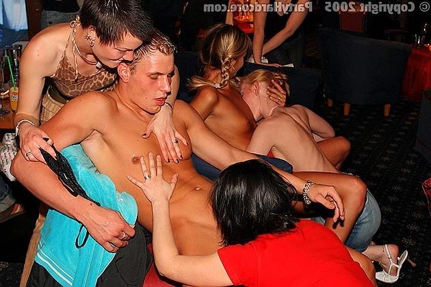 16P Wild girls doing strangers at nightclub