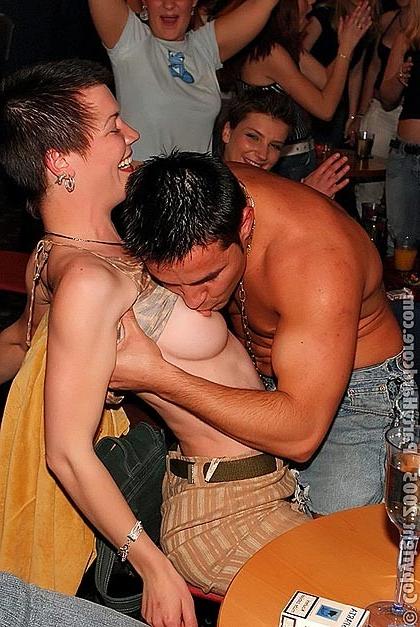 16P Wild girls doing strangers at nightclub