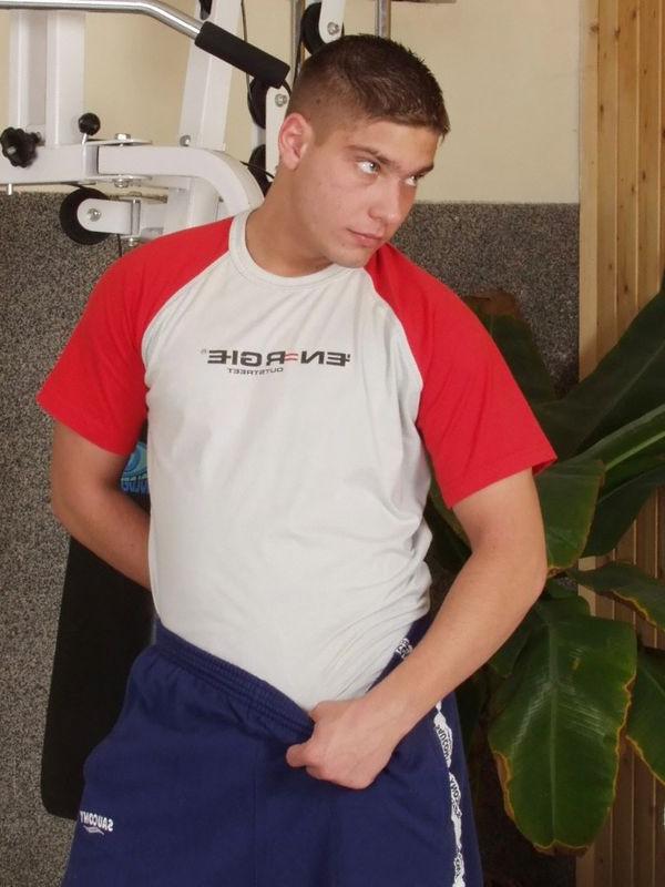 12P Peter pumping his cock in the gym