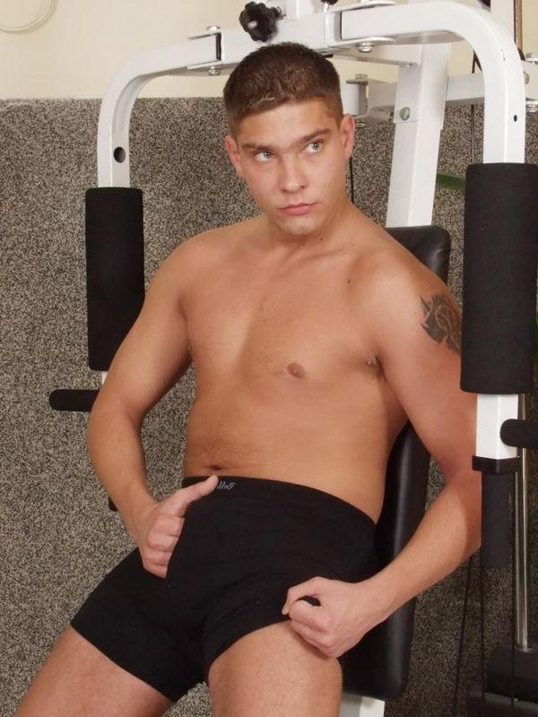 12P Peter pumping his cock in the gym