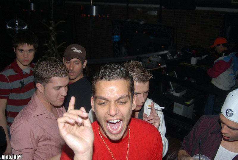 16P This papi crew took over the whole club here in these hot phots