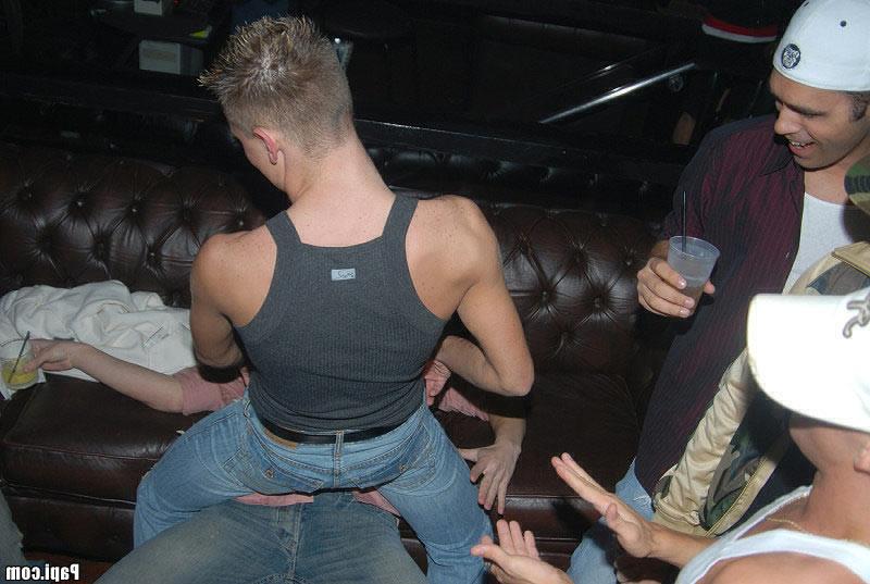 16P This papi crew took over the whole club here in these hot phots