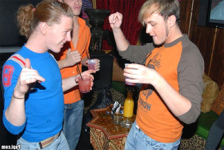 14P Steamy hot papi club action in these insanely crazy party pics