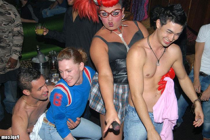 14P Steamy hot papi club action in these insanely crazy party pics