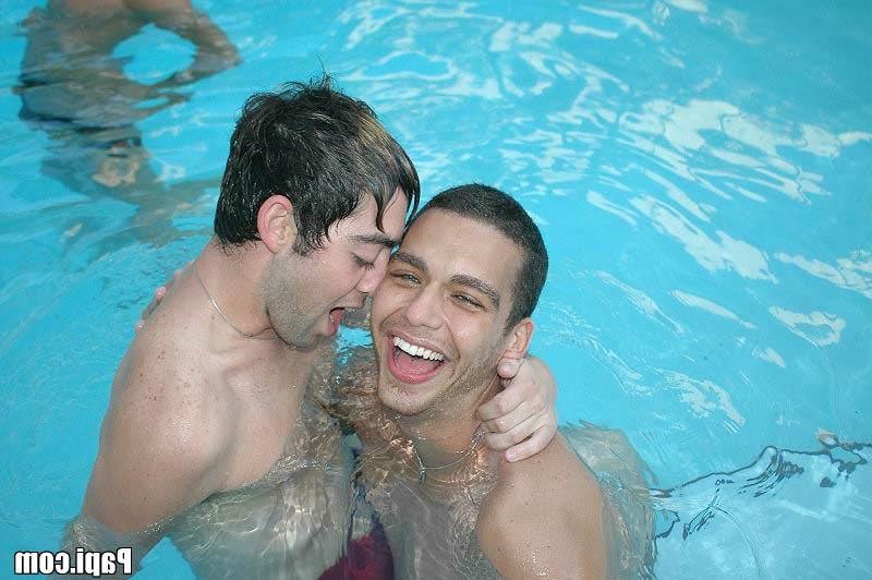 15P These steamy club pics are exposing the gay life in miami beach