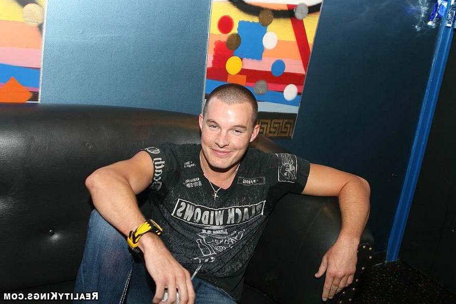 11P Hot gay aubrey takes his club mate back to the pad for a shag in these hot pics