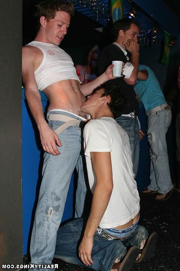 11P Hot gay aubrey takes his club mate back to the pad for a shag in these hot pics
