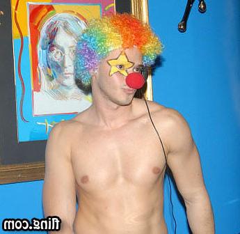 15P Chris and the boys hit up the club in these hot gay party pics