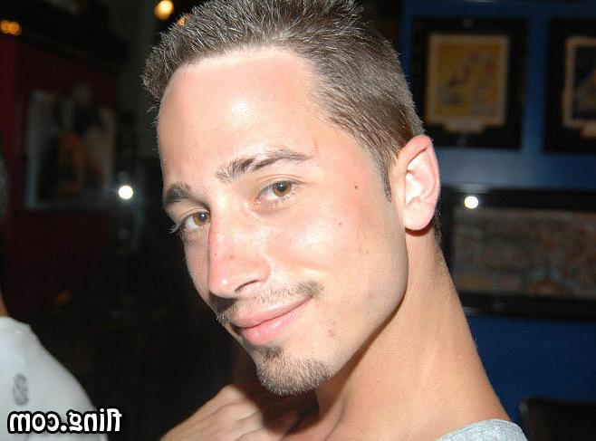 15P Chris and the boys hit up the club in these hot gay party pics