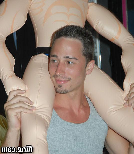 15P Chris and the boys hit up the club in these hot gay party pics