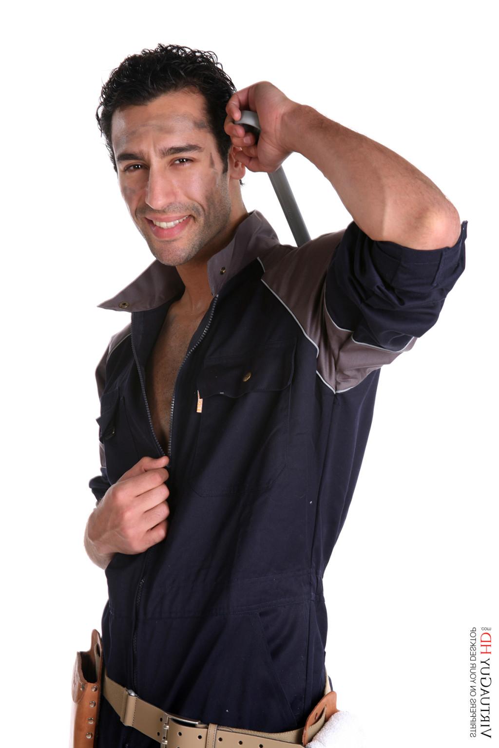 15P Stop watching pictures and get Kerim stripping on your desktop