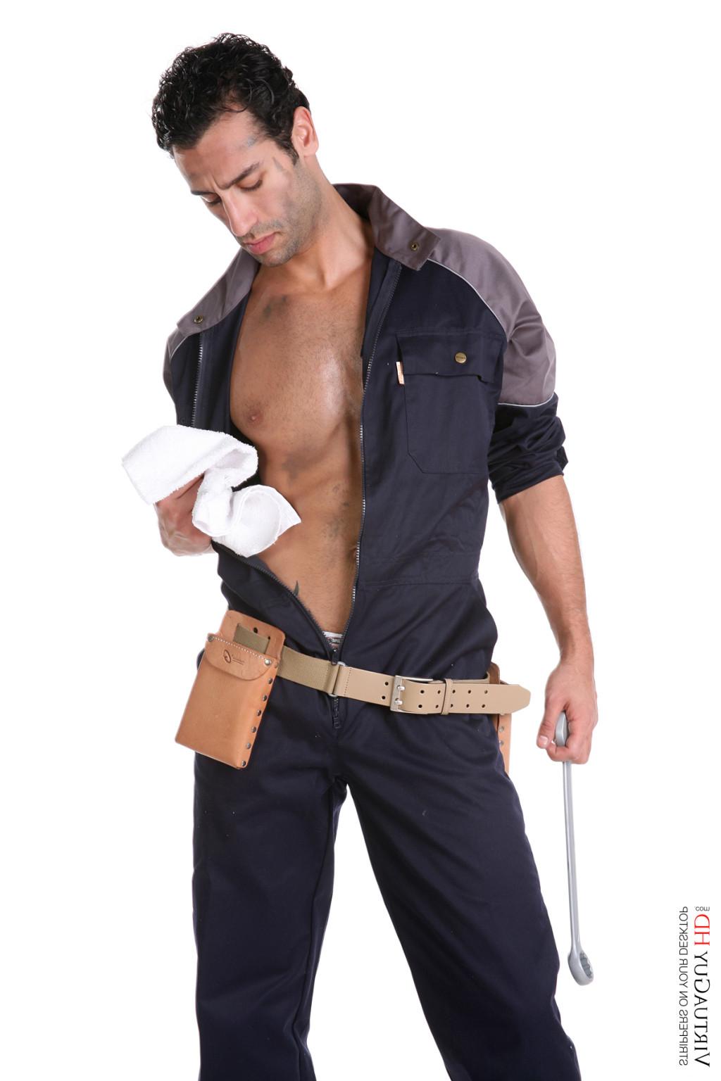 15P Stop watching pictures and get Kerim stripping on your desktop
