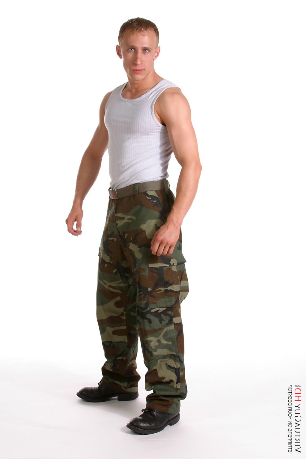 15P Stop watching pictures and get Alexi stripping on your desktop