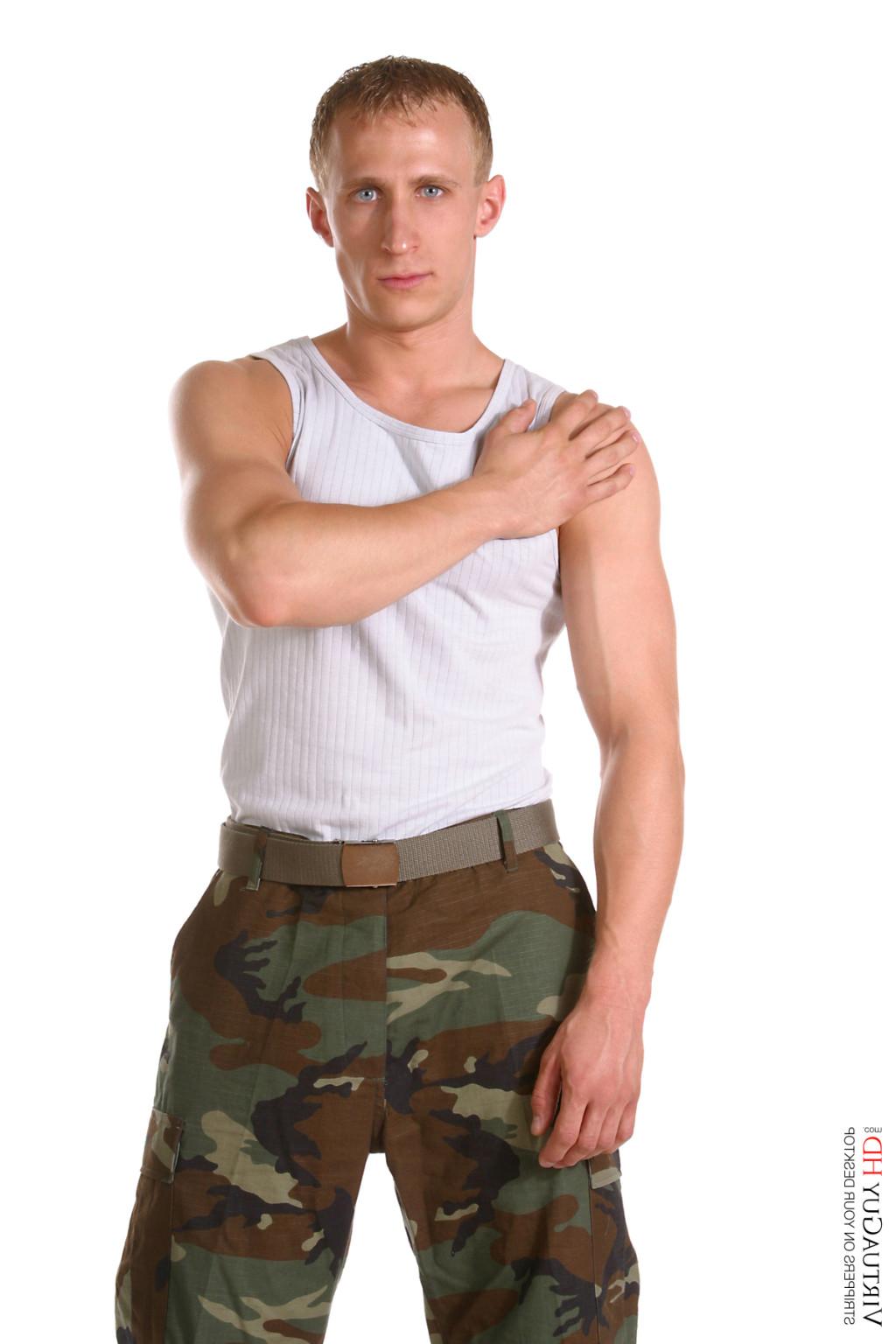 15P Stop watching pictures and get Alexi stripping on your desktop