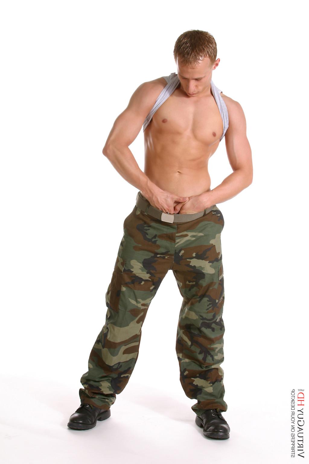 15P Stop watching pictures and get Alexi stripping on your desktop
